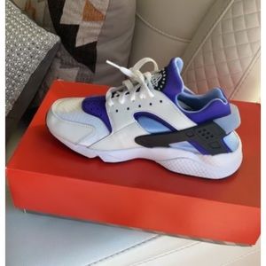 Woman huarache gym shoe